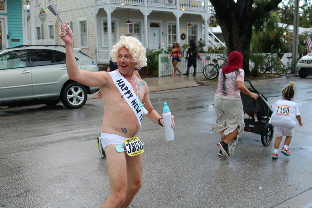 Heroes and Villains 5K 2017 photo - Duval Street, Key West